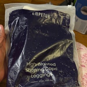 Shapermint Empetua High-Waisted Shaping Capri Leggings - Black